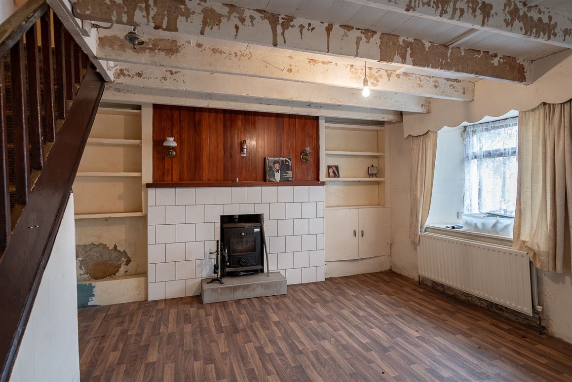 Farmhouse For Sale: Derreenavurrig, Sneem, Co. Kerry
