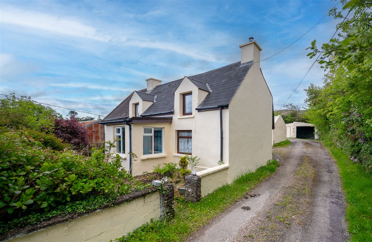 Farmhouse For Sale: Derreenavurrig, Sneem, Co. Kerry