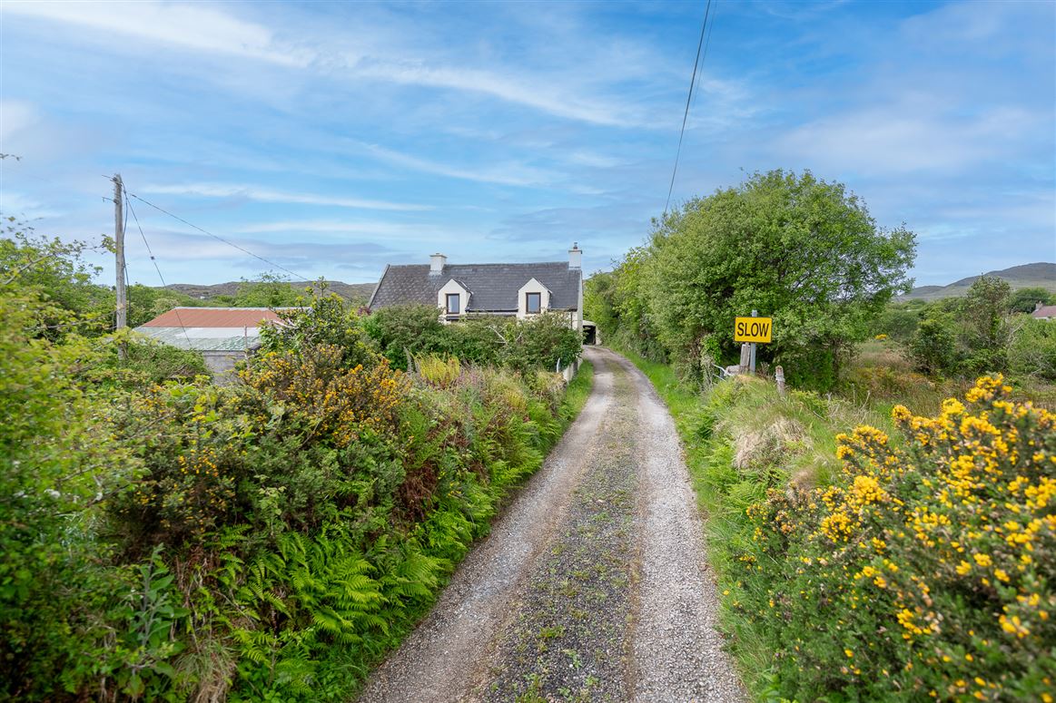 Farmhouse For Sale: Derreenavurrig, Sneem, Co. Kerry