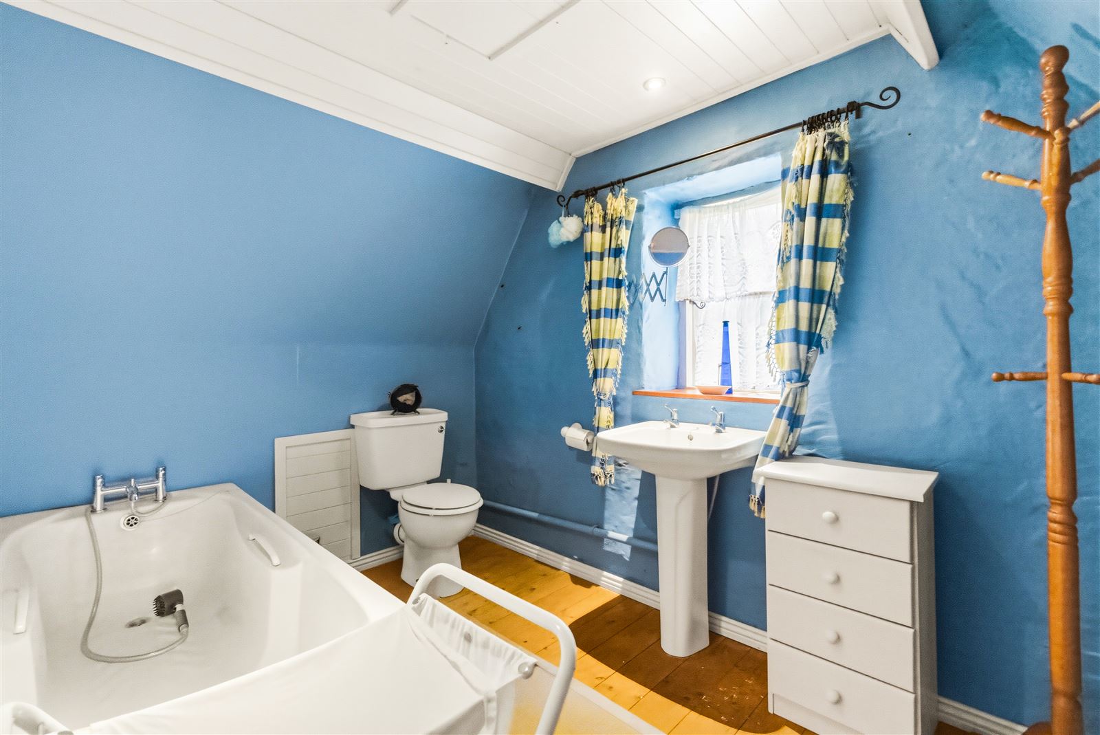 Thatched Cottage For Sale: Fairgreen Cottage, Cooladerra, Ballymacoda, Co. Cork