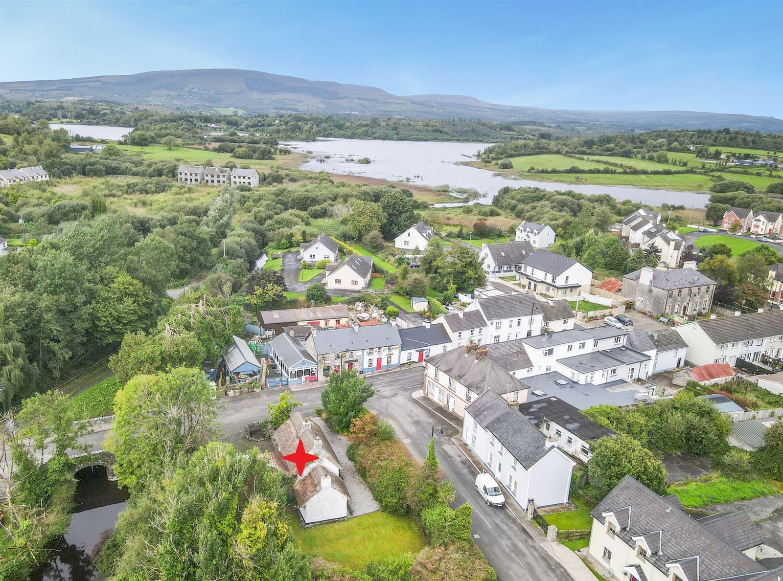 Thatched Cottage For Sale: Fionn MacCumhaill Cottage, Keshcarrigan, Carrick On Shannon, Co. Leitrim