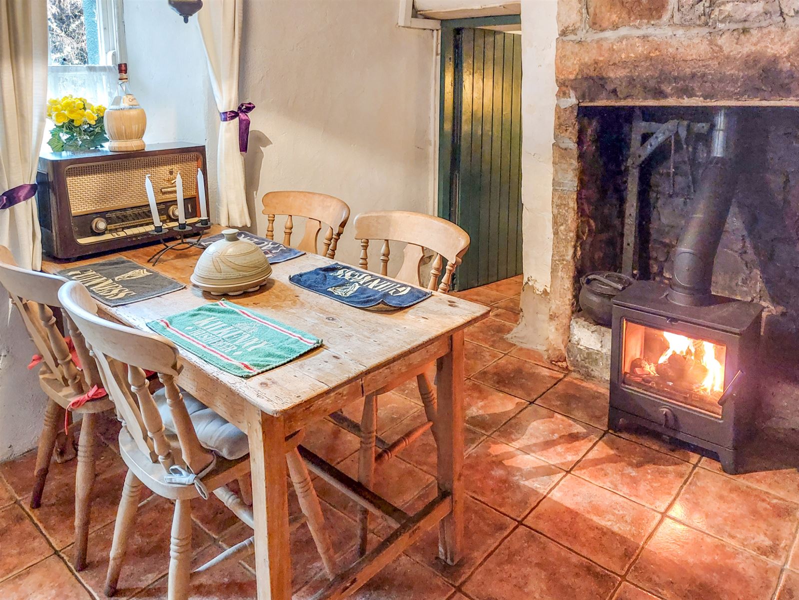Thatched Cottage For Sale: Fionn MacCumhaill Cottage, Keshcarrigan, Carrick On Shannon, Co. Leitrim
