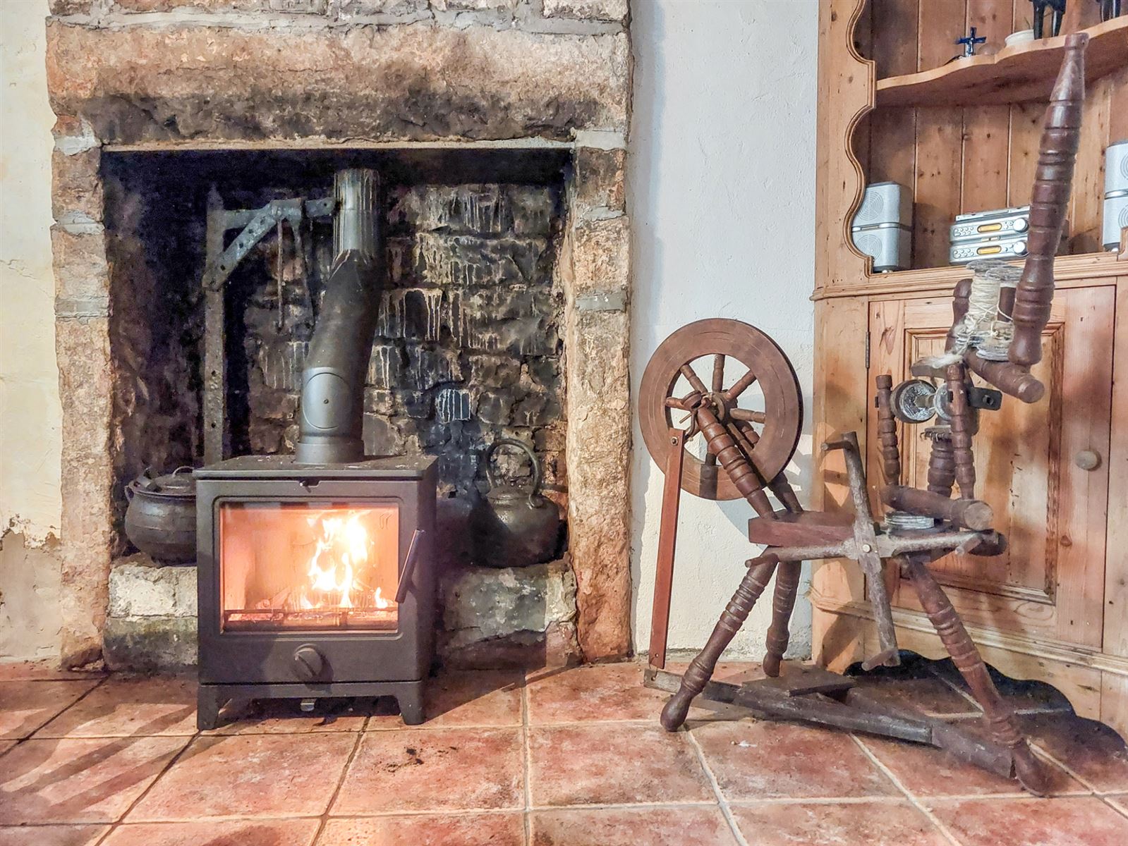 Thatched Cottage For Sale: Fionn MacCumhaill Cottage, Keshcarrigan, Carrick On Shannon, Co. Leitrim