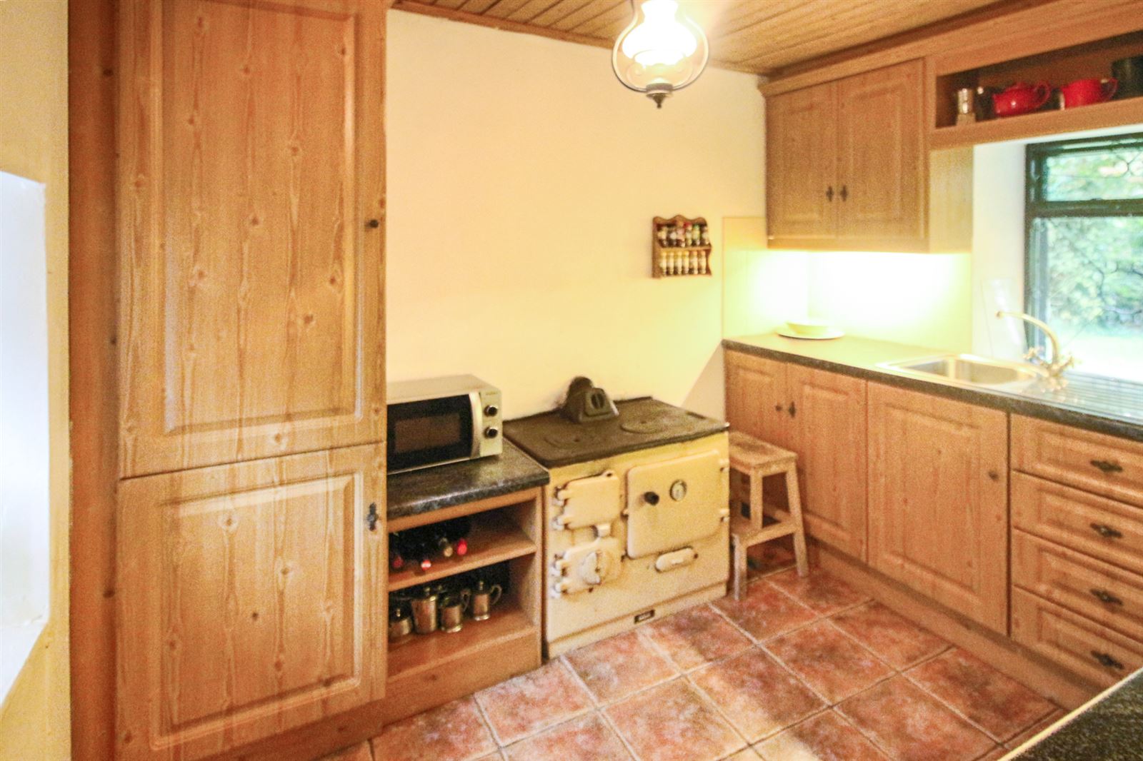 Thatched Cottage For Sale: Fionn MacCumhaill Cottage, Keshcarrigan, Carrick On Shannon, Co. Leitrim