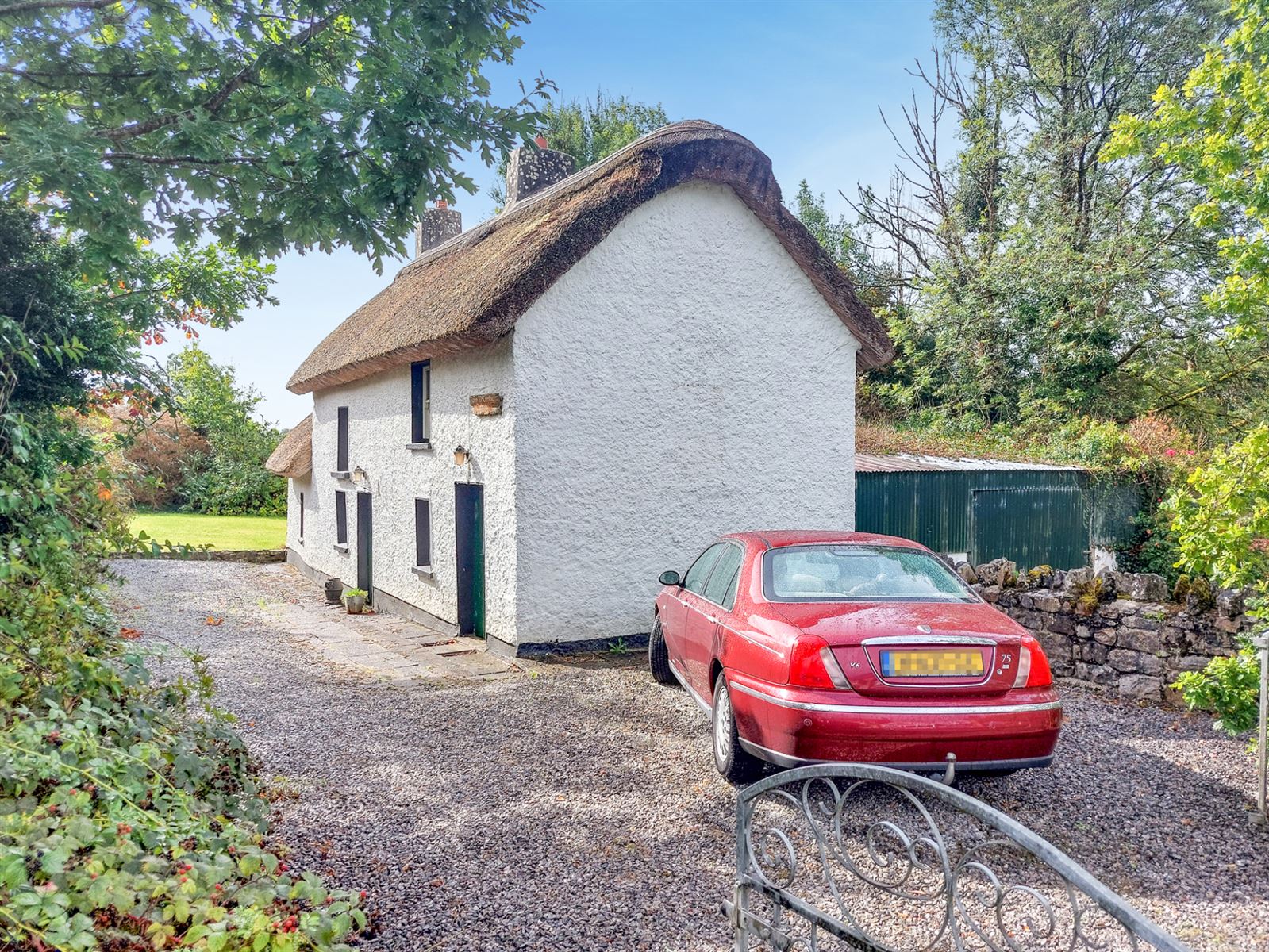 Thatched Cottage For Sale: Fionn MacCumhaill Cottage, Keshcarrigan, Carrick On Shannon, Co. Leitrim