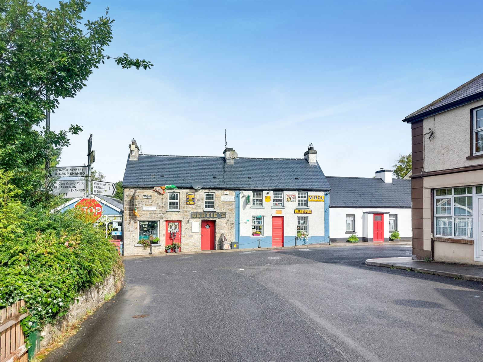 Thatched Cottage For Sale: Fionn MacCumhaill Cottage, Keshcarrigan, Carrick On Shannon, Co. Leitrim