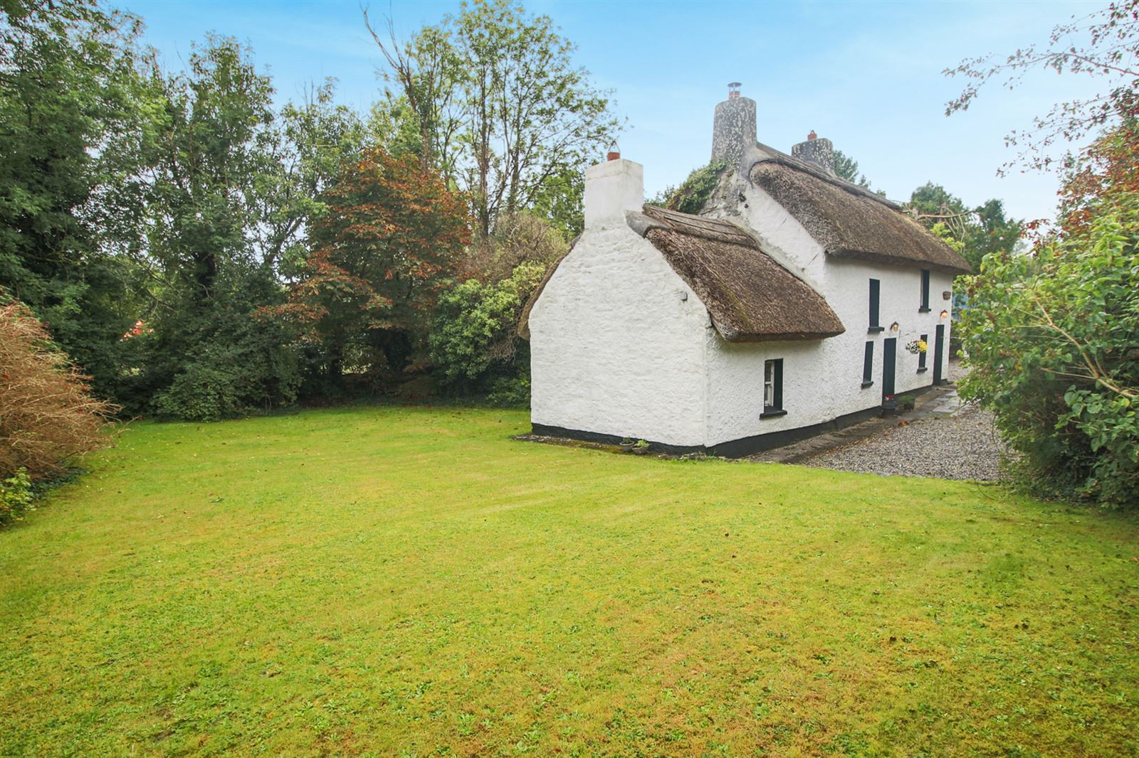 Thatched Cottage For Sale: Fionn MacCumhaill Cottage, Keshcarrigan, Carrick On Shannon, Co. Leitrim