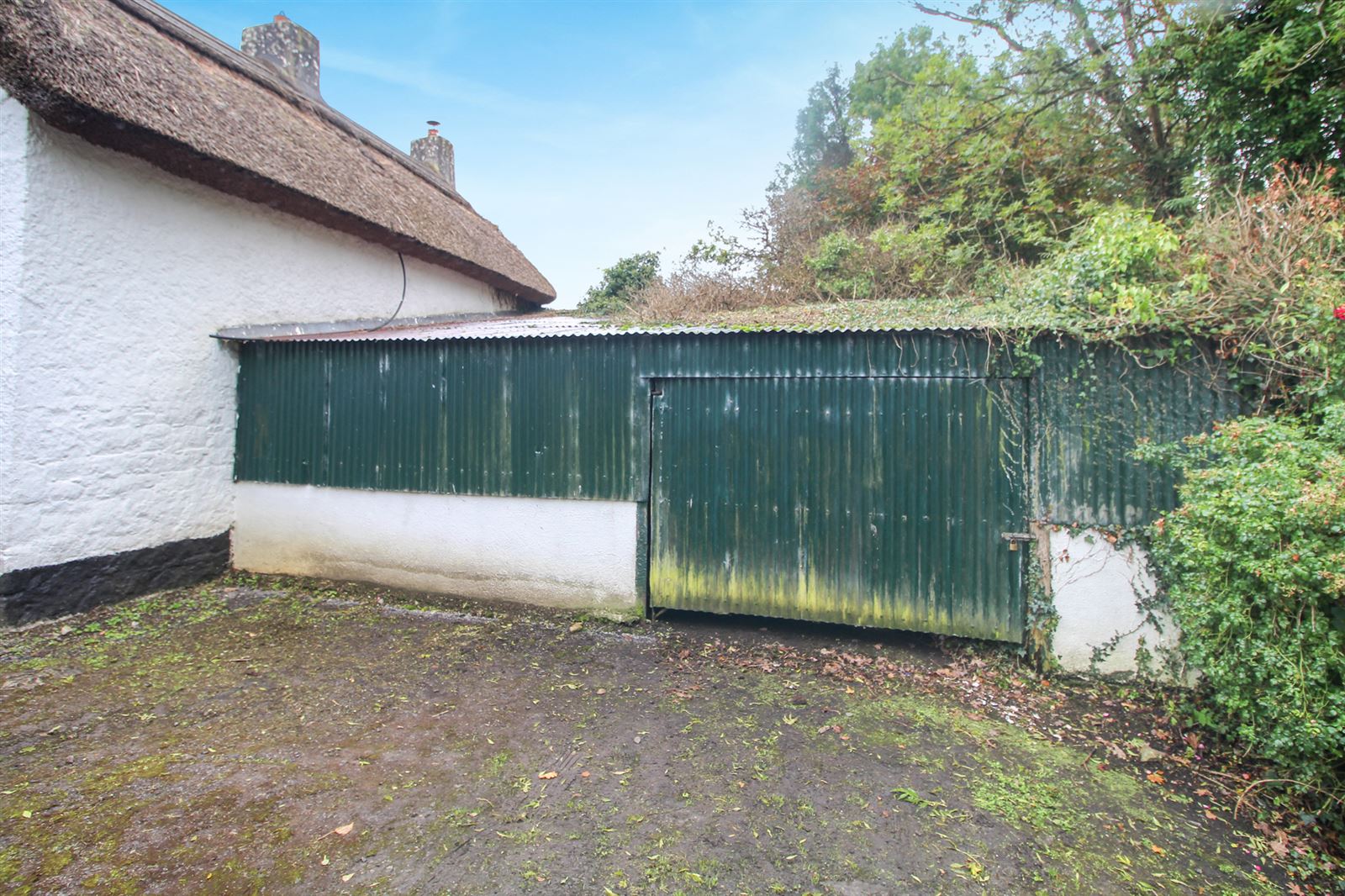 Thatched Cottage For Sale: Fionn MacCumhaill Cottage, Keshcarrigan, Carrick On Shannon, Co. Leitrim