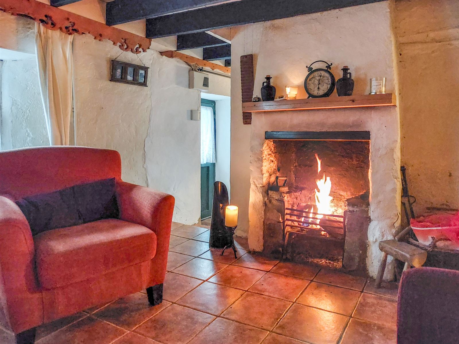 Thatched Cottage For Sale: Fionn MacCumhaill Cottage, Keshcarrigan, Carrick On Shannon, Co. Leitrim